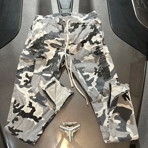 COPY - PACSUN MENS MEDIUM CAMO JOGGERS WITH ANKLE ZIPPERS SIZE 32ish.